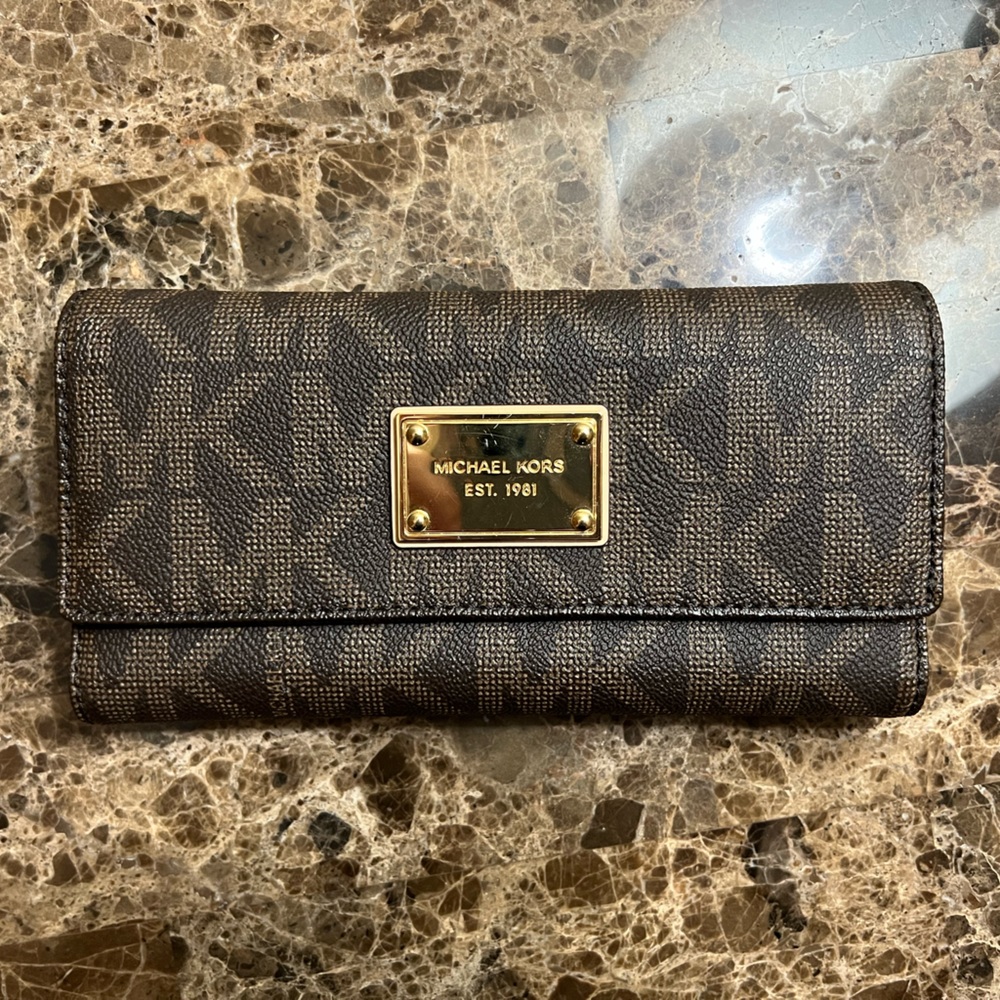 Michael Kors two toned brown wallet